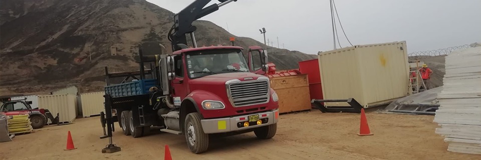 Camión grúa en operación